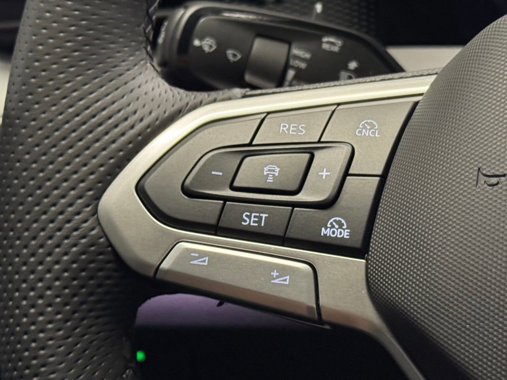 New 2025 Volkswagen Tiguan SE R-Line image 28