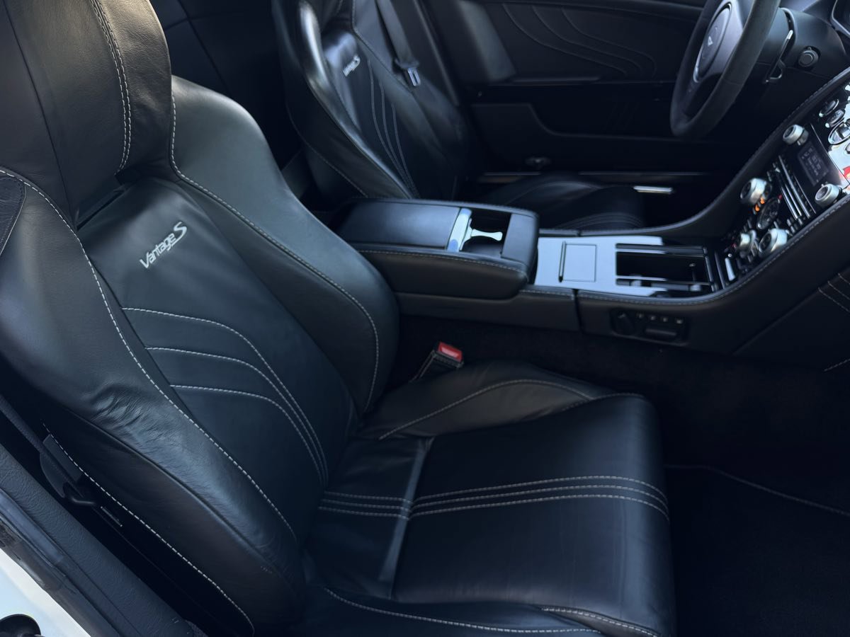 Used 2011 Aston Martin V8 Vantage S image 31