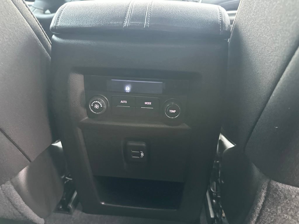 Used 2023 Chevrolet Traverse LT FWD image 21