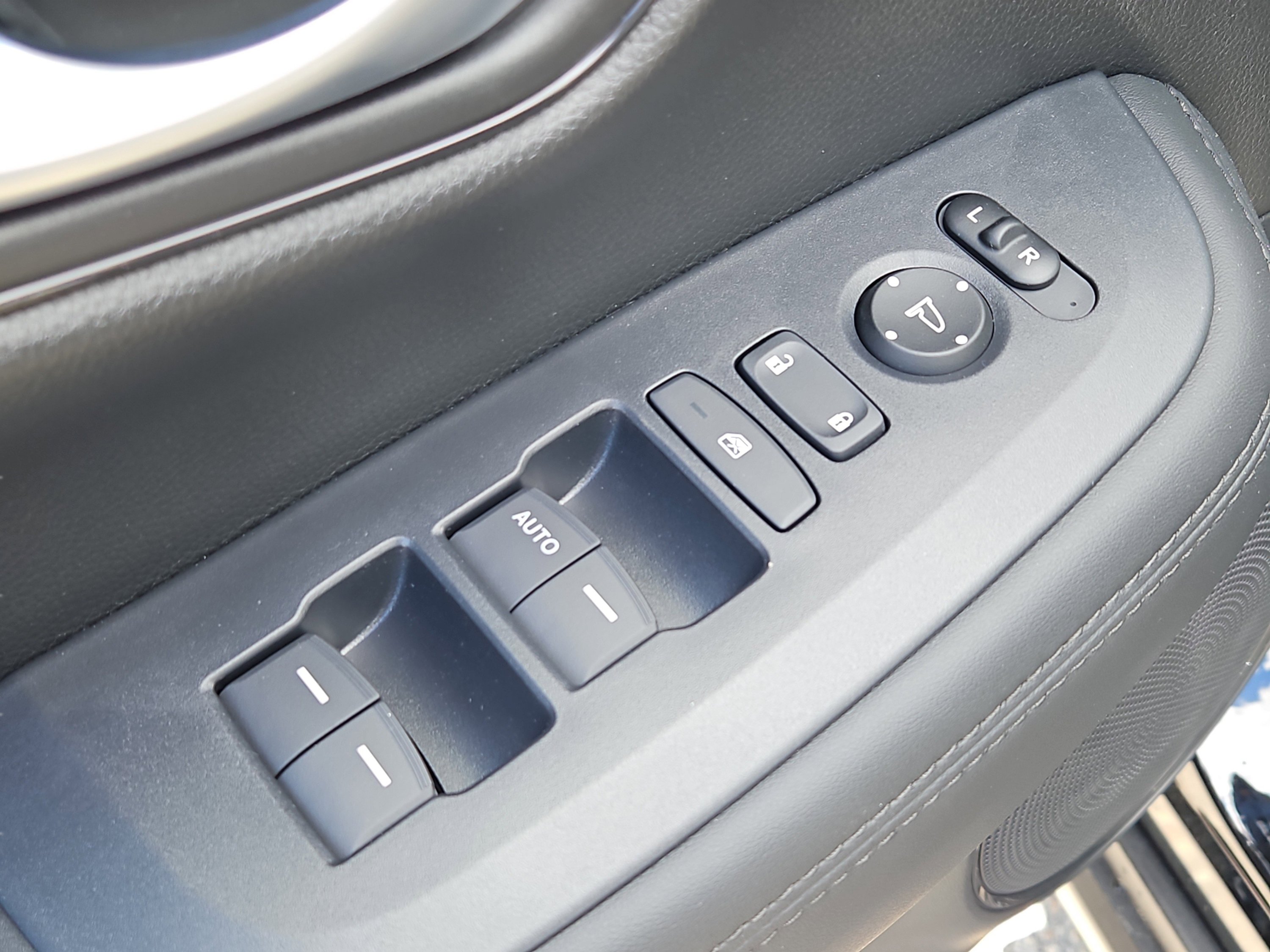 New 2027 Honda HR-V LX image 14