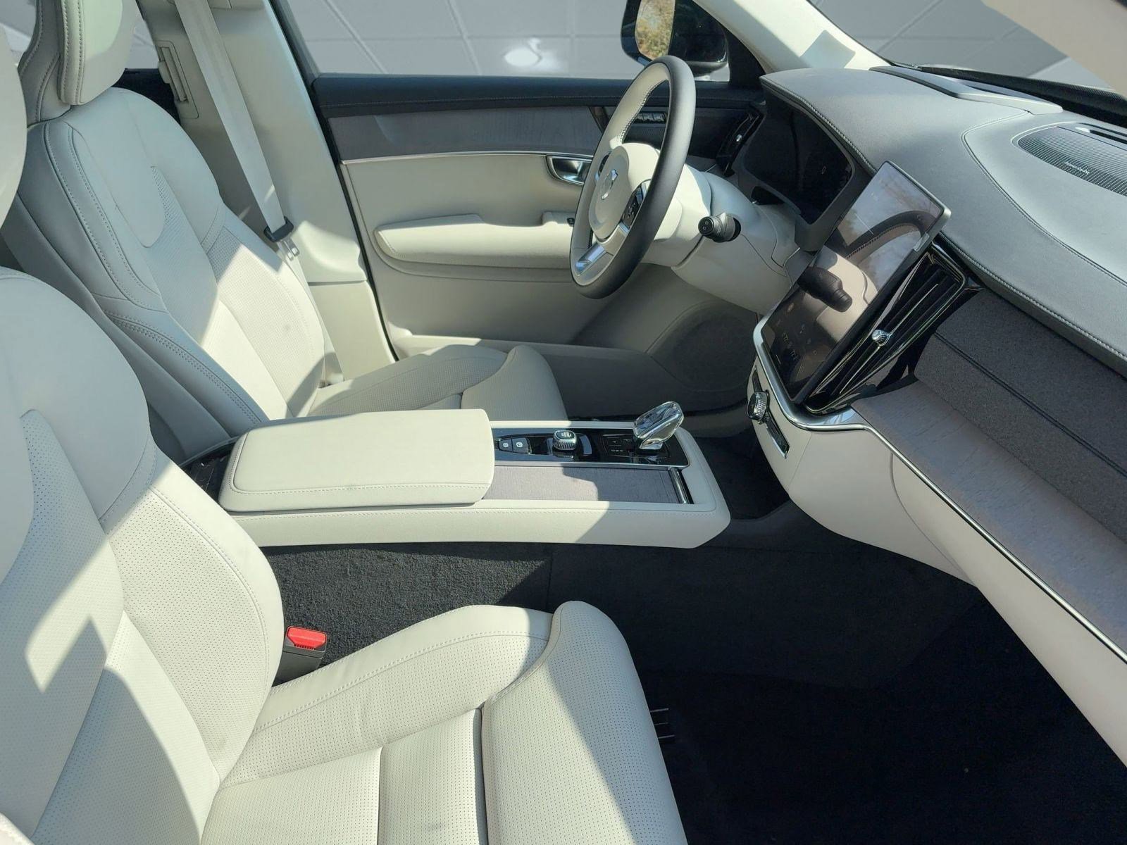 New 2026 Volvo XC90 B6 Ultra w/ Protection Package image 30