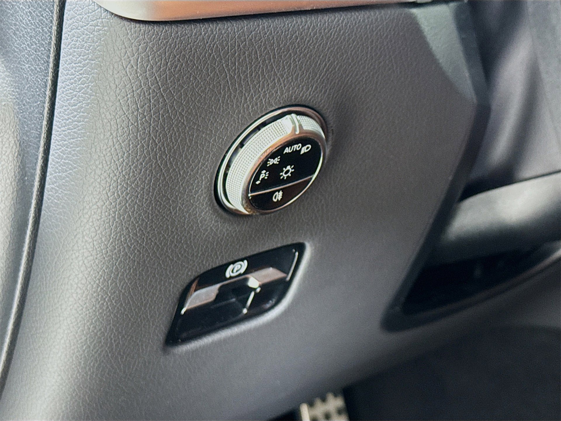 Certified 2024 Mercedes-Benz GLC 300 image 11