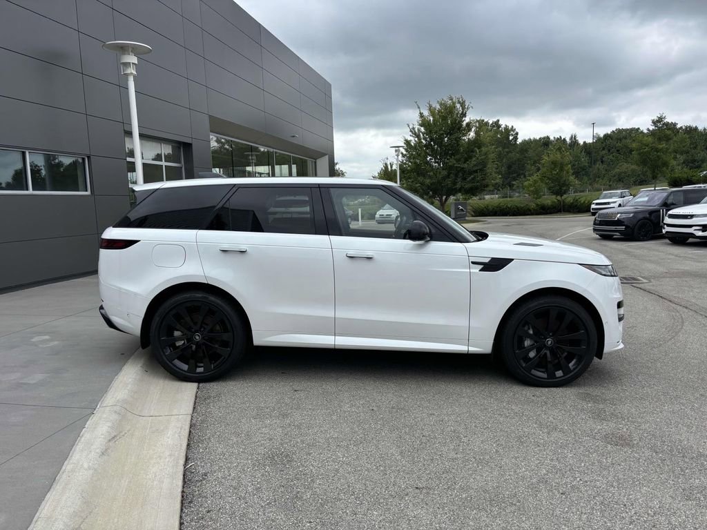 New 2025 Land Rover Range Rover Sport Dynamic SE image 4