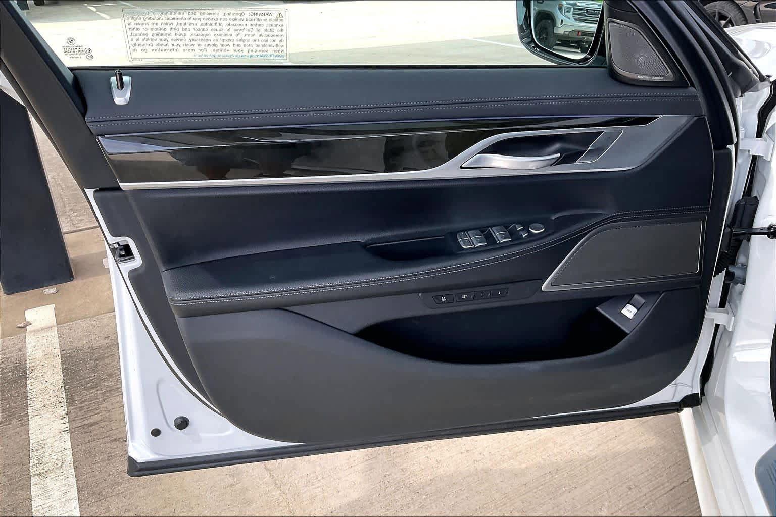 Used 2022 BMW 740i w/ M Sport Package image 21