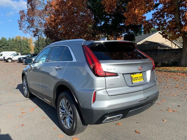 Used 2024 Cadillac XT4 Premium Luxury image 3