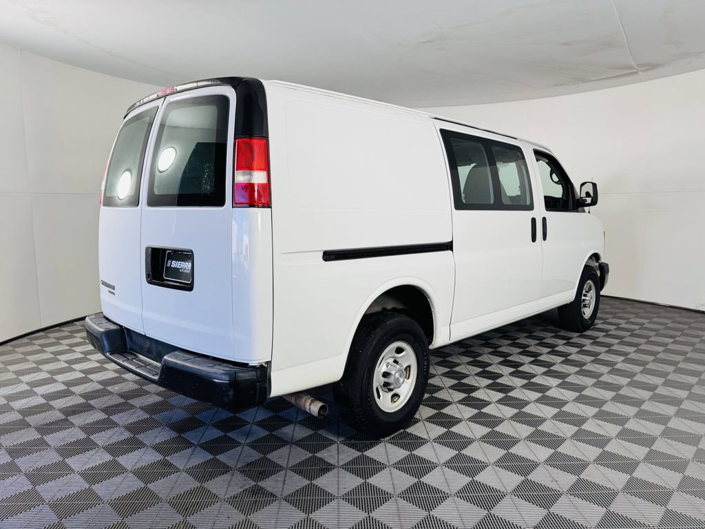 Used 2015 Chevrolet Express 2500 RWD image 18