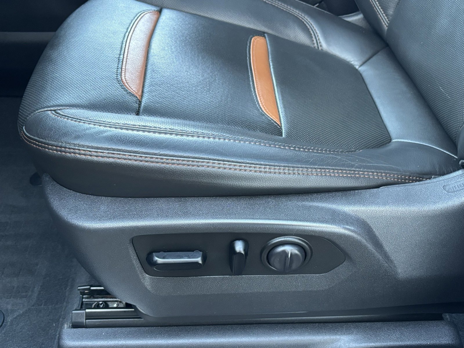 Used 2019 GMC Sierra 1500 AT4 w/ AT4 Premium Package image 19