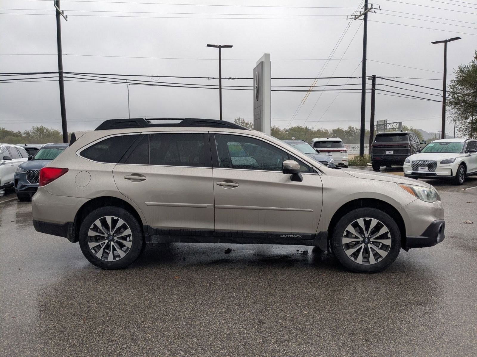 Used 2016 Subaru Outback 3.6R Limited image 2