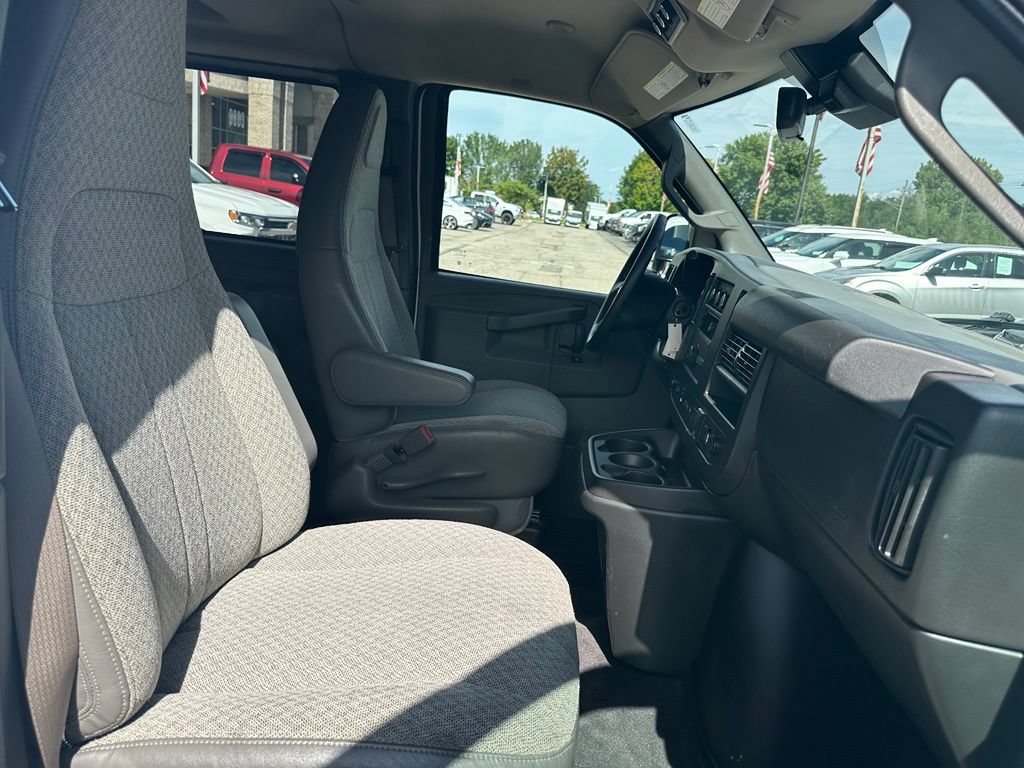 Used 2020 Chevrolet Express 3500 LT w/ LT Preferred Equipment Group RWD image 28