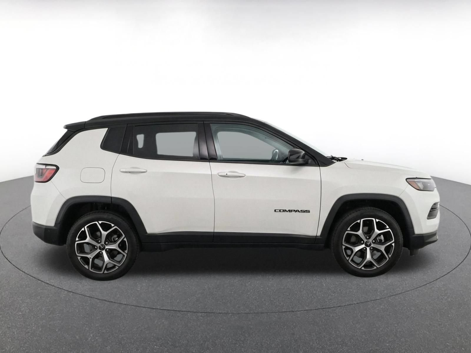 Used 2025 Jeep Compass Limited AWD/4WD image 10
