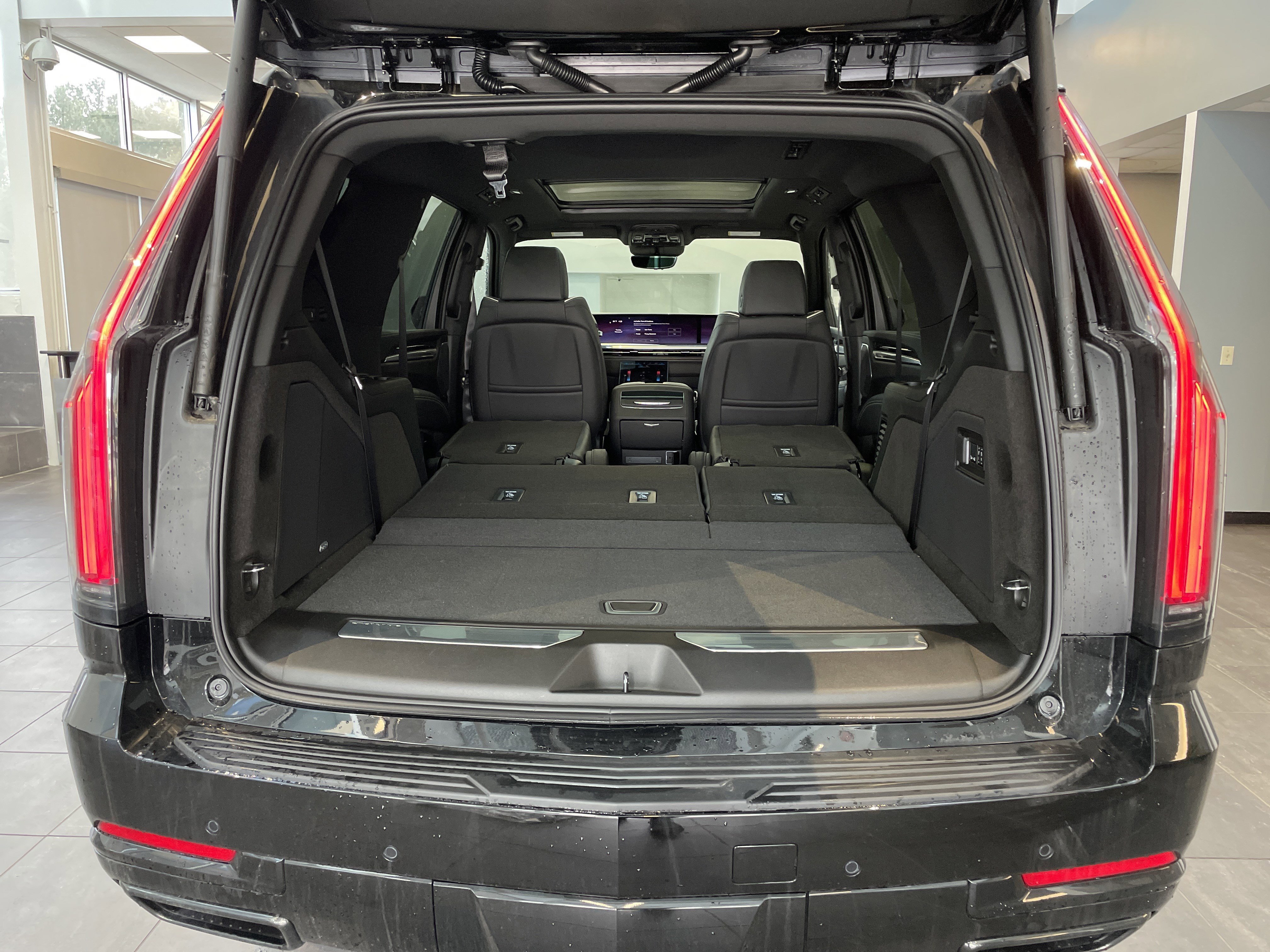 Used 2026 Cadillac Escalade Sport w/ LPO, ONYX Package image 45