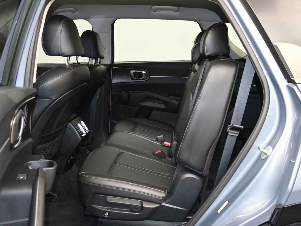 Used 2021 Kia Sorento S image 22
