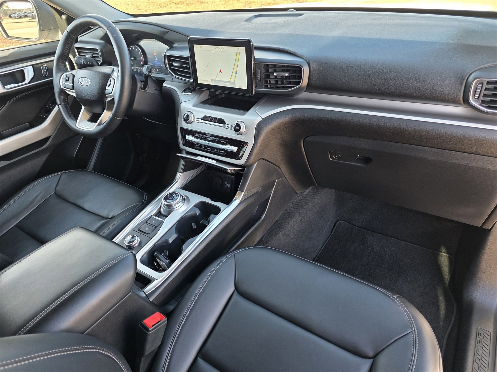 Used 2022 Ford Explorer XLT w/ Equipment Group 202A image 27