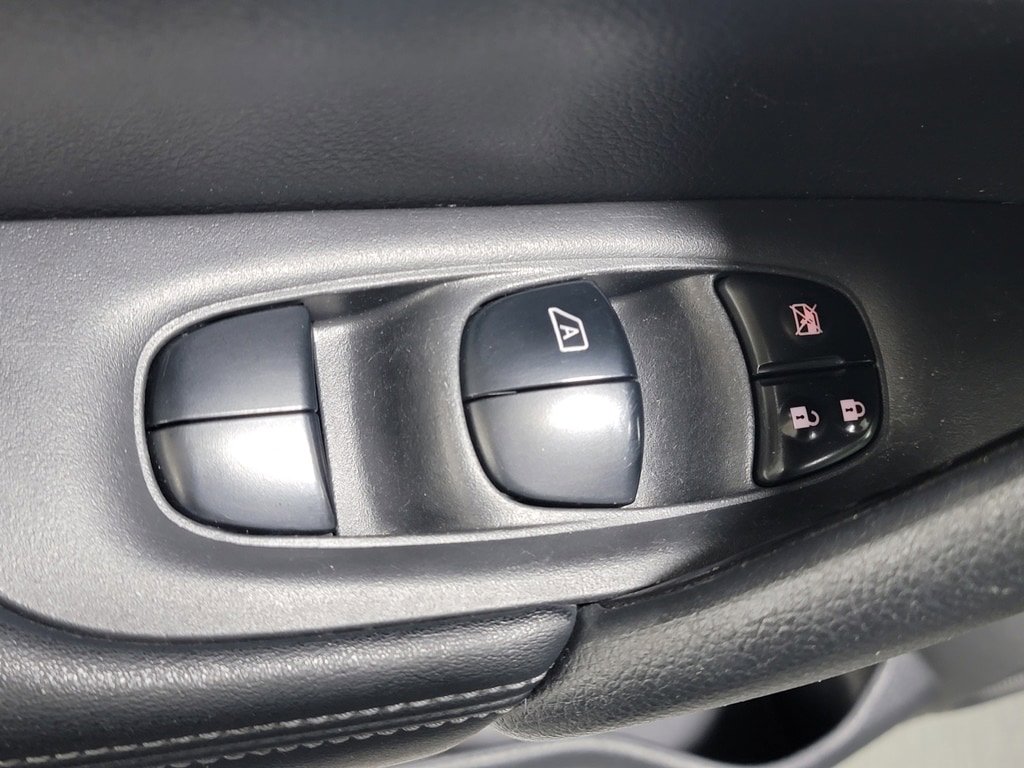 Used 2019 Nissan Rogue SV image 26