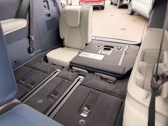 New 2026 Kia Carnival EX FWD image 11
