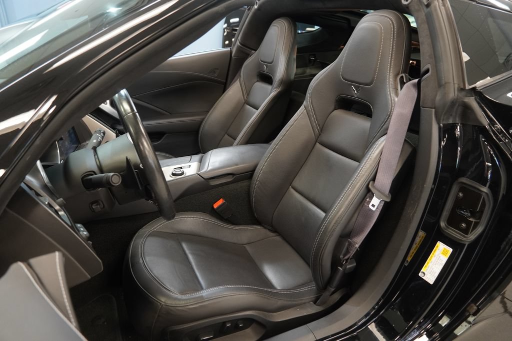 Used 2017 Chevrolet Corvette Stingray Coupe RWD image 3