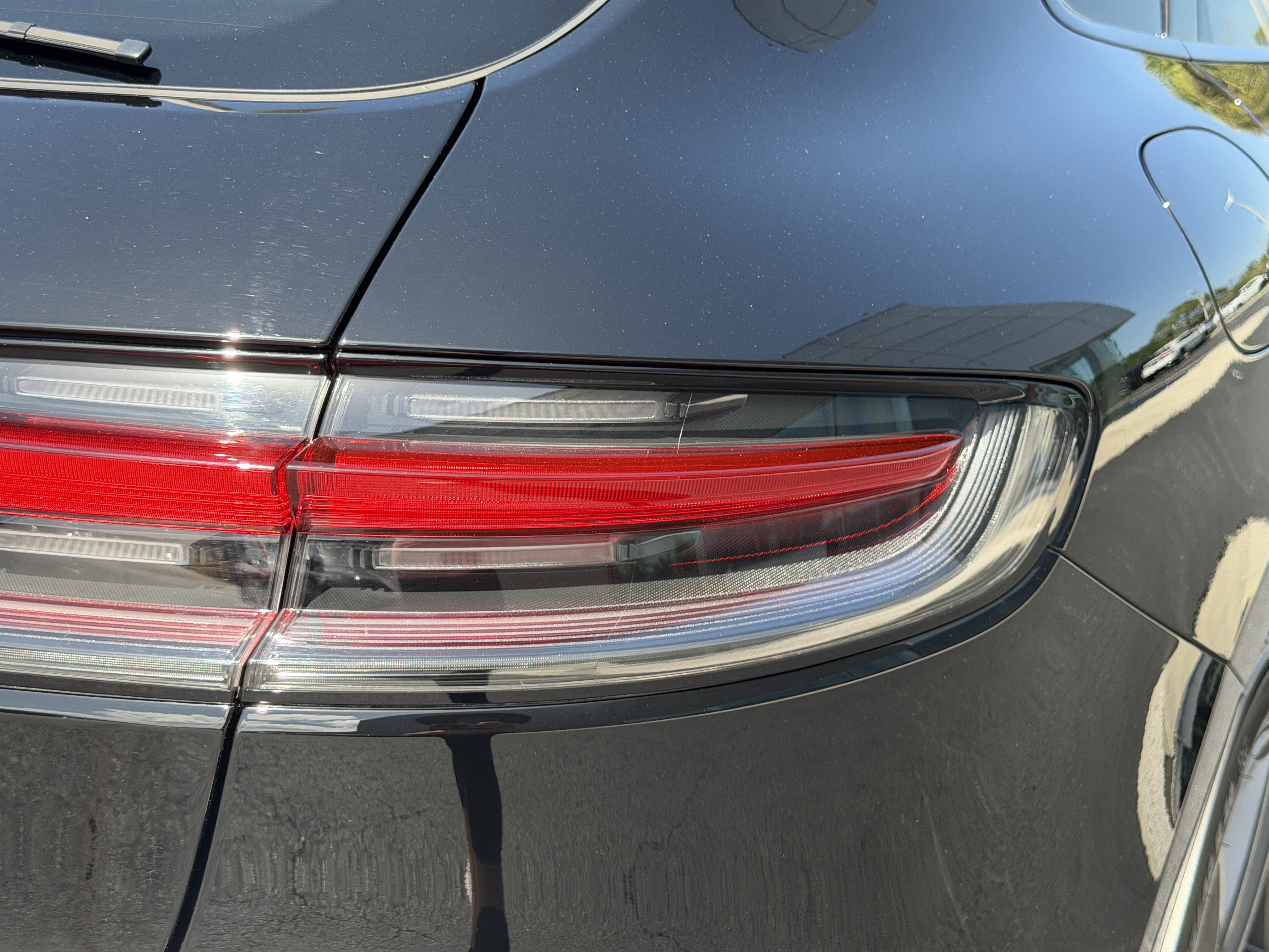 Certified 2023 Porsche Macan Turbo AWD/4WD image 12