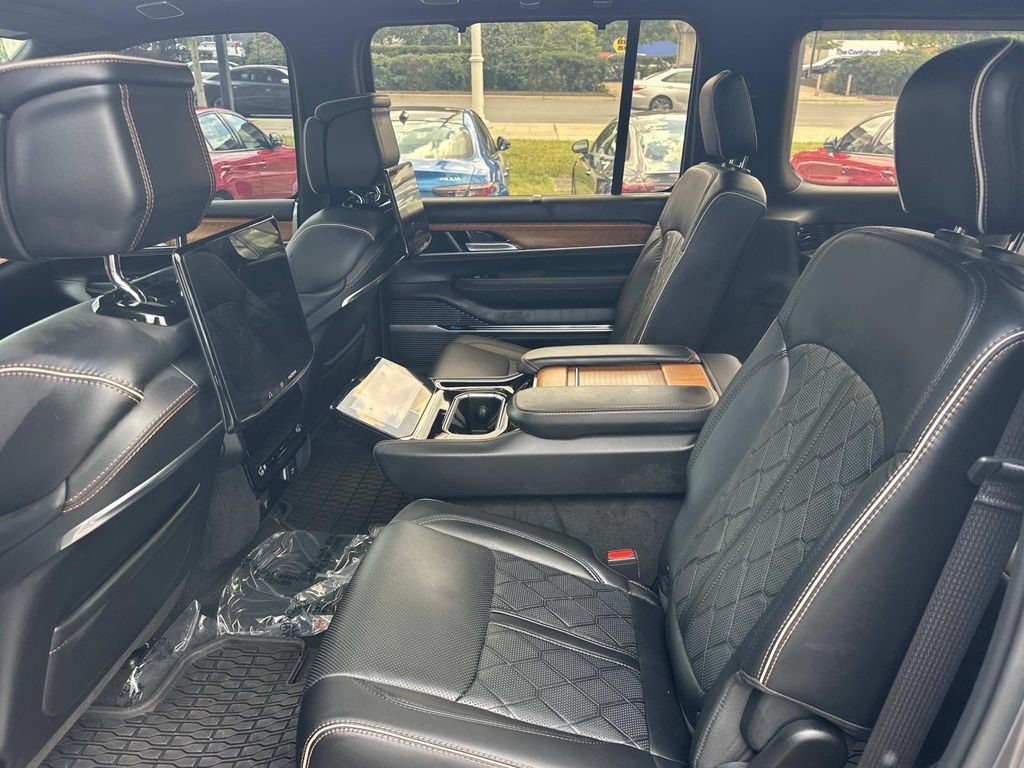 Used 2024 Jeep Grand Wagoneer Series III w/ Rear Seat Video Group 1 AWD/4WD image 18