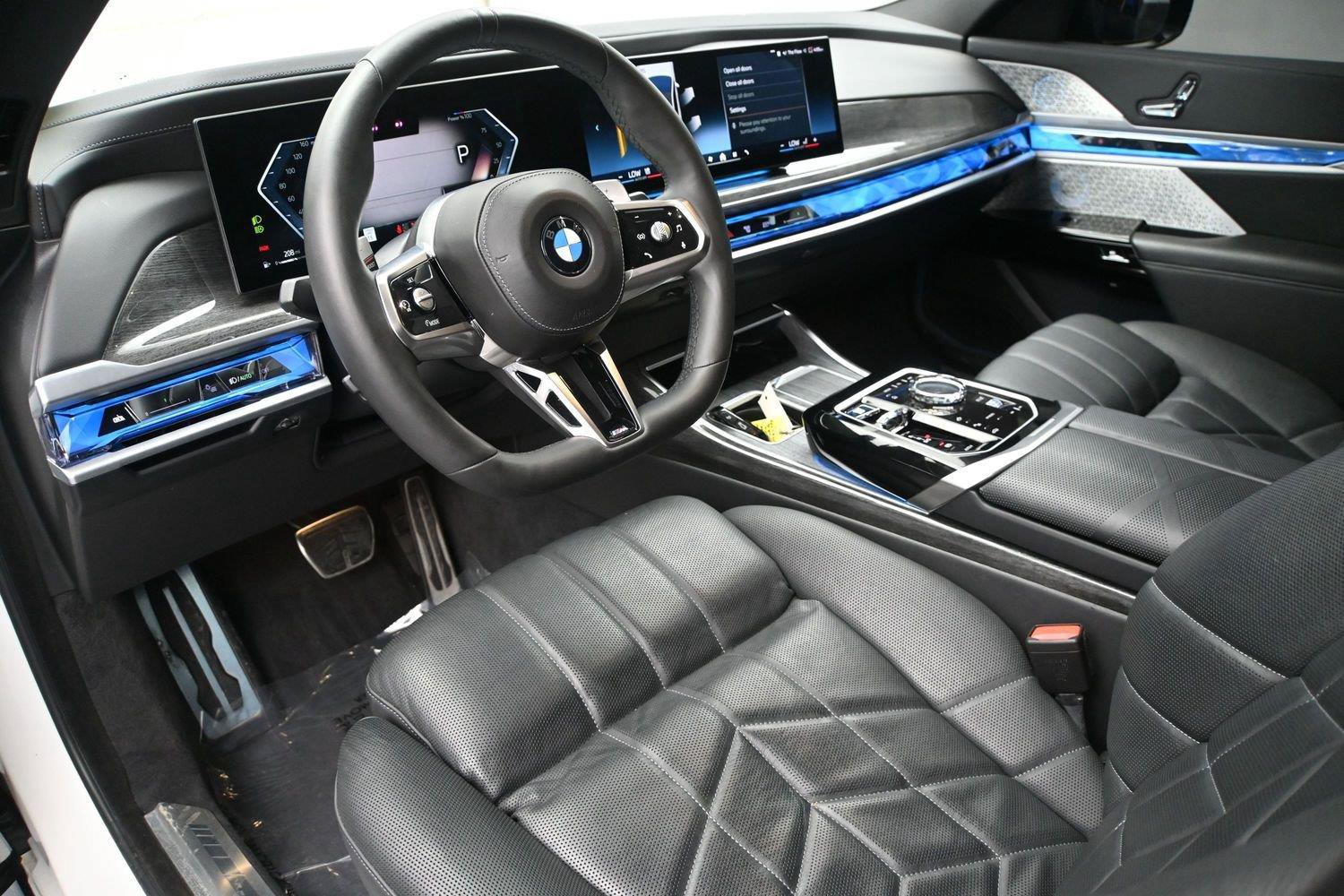 Used 2023 BMW 760i xDrive w/ Executive Package AWD/4WD image 2