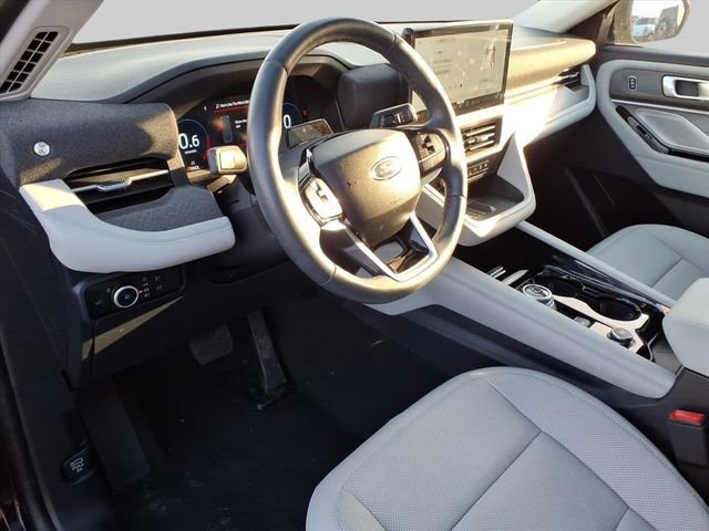 Used 2025 Ford Explorer Platinum w/ Ultimate Package image 16