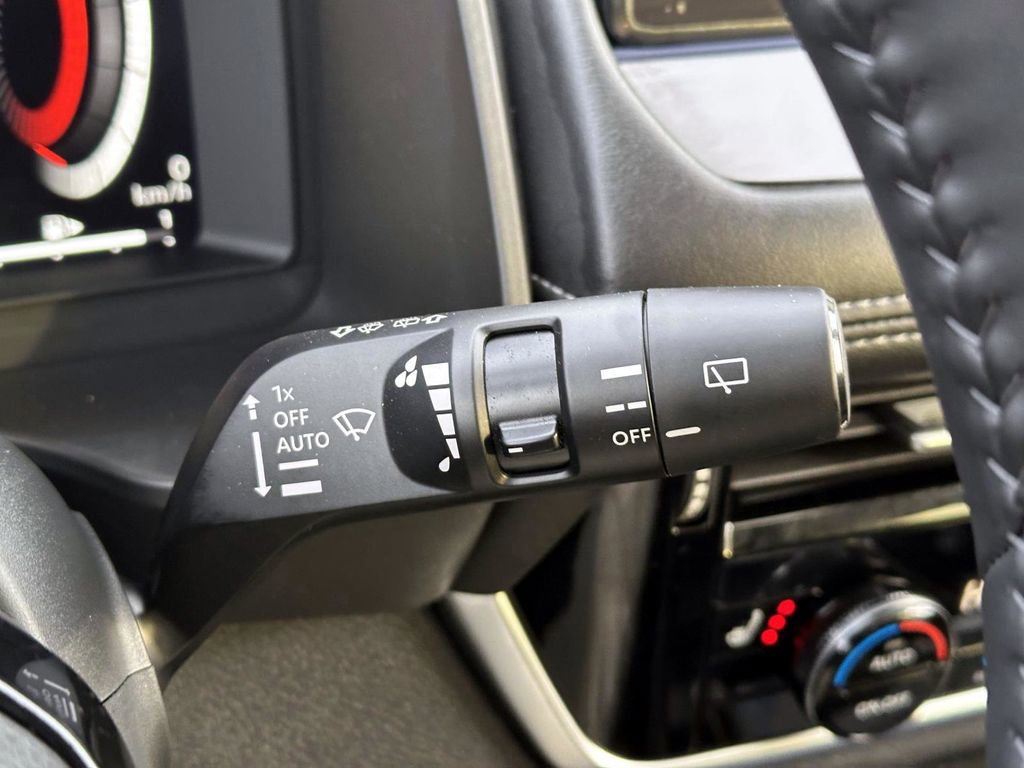 Certified 2025 Nissan Rogue Platinum w/ Tech Package image 28