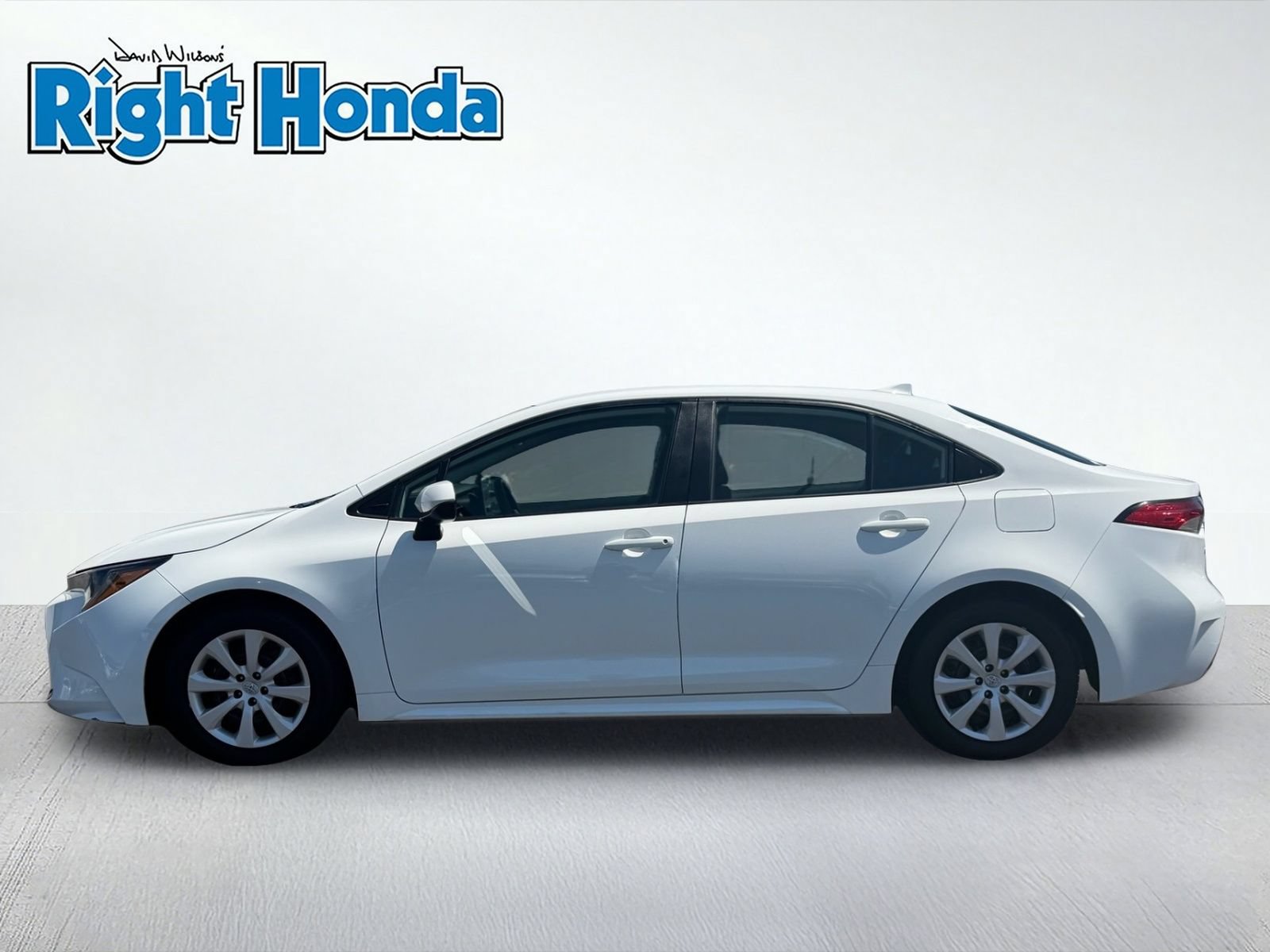 Used 2024 Toyota Corolla LE FWD image 3