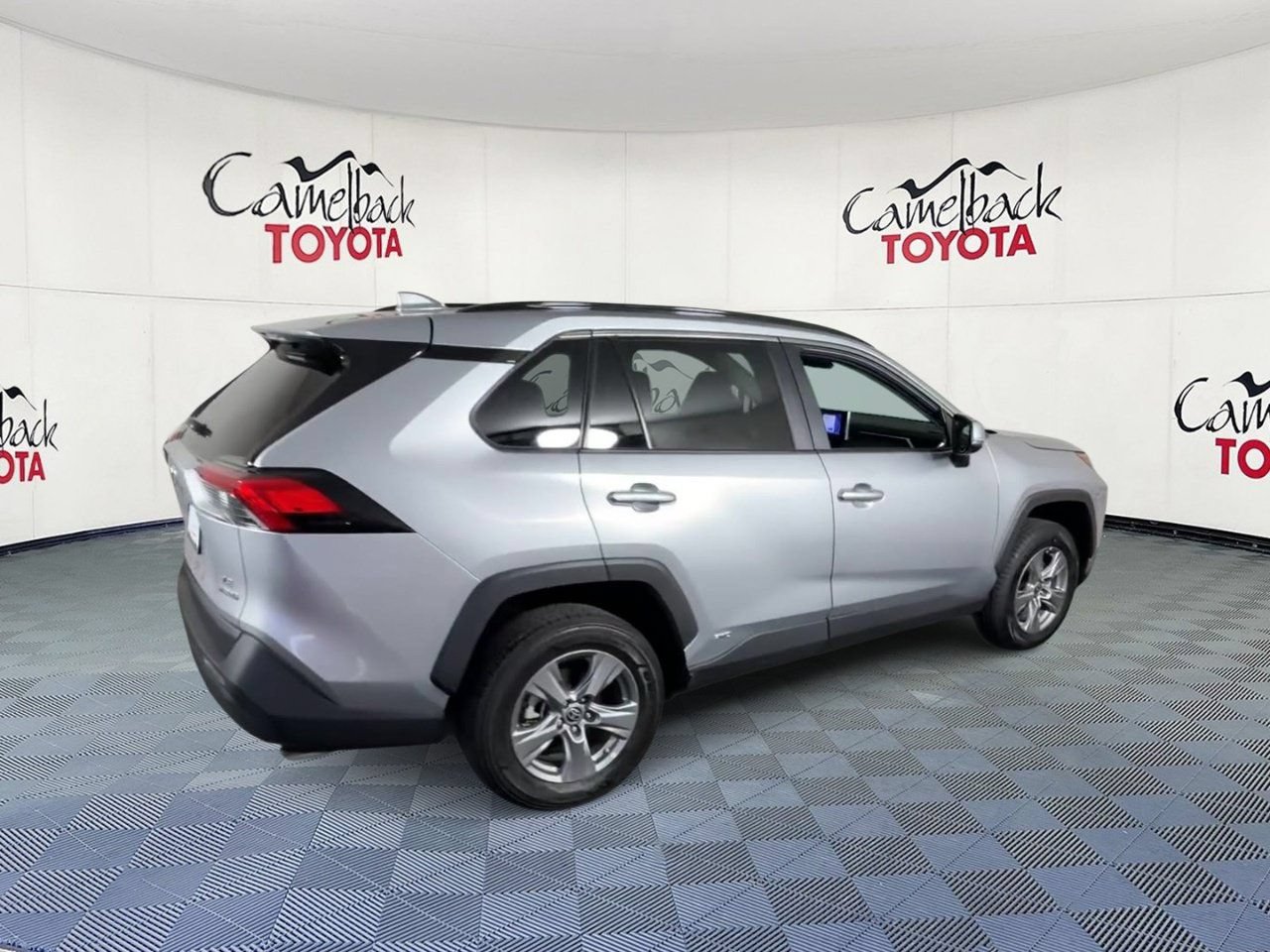 Used 2023 Toyota RAV4 LE AWD/4WD image 2