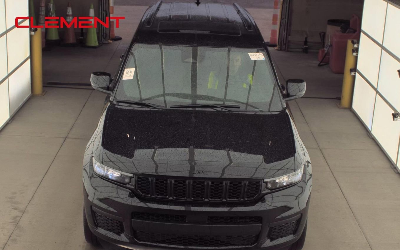 Used 2023 Jeep Grand Cherokee L Laredo image 2