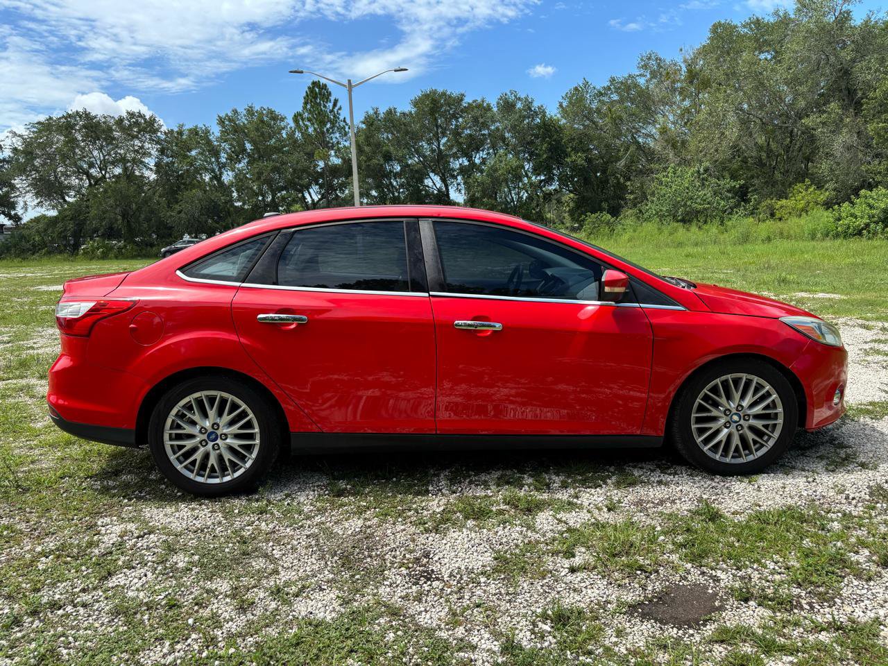 Used 2012 Ford Focus SEL FWD image 6