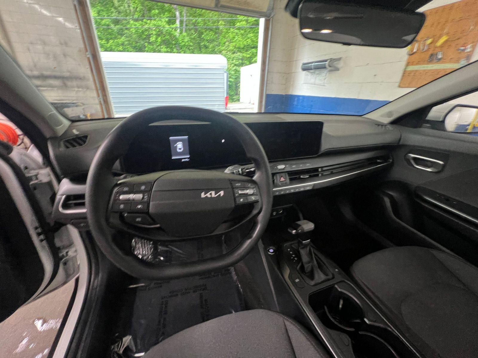 Used 2025 Kia K4 FWD image 29