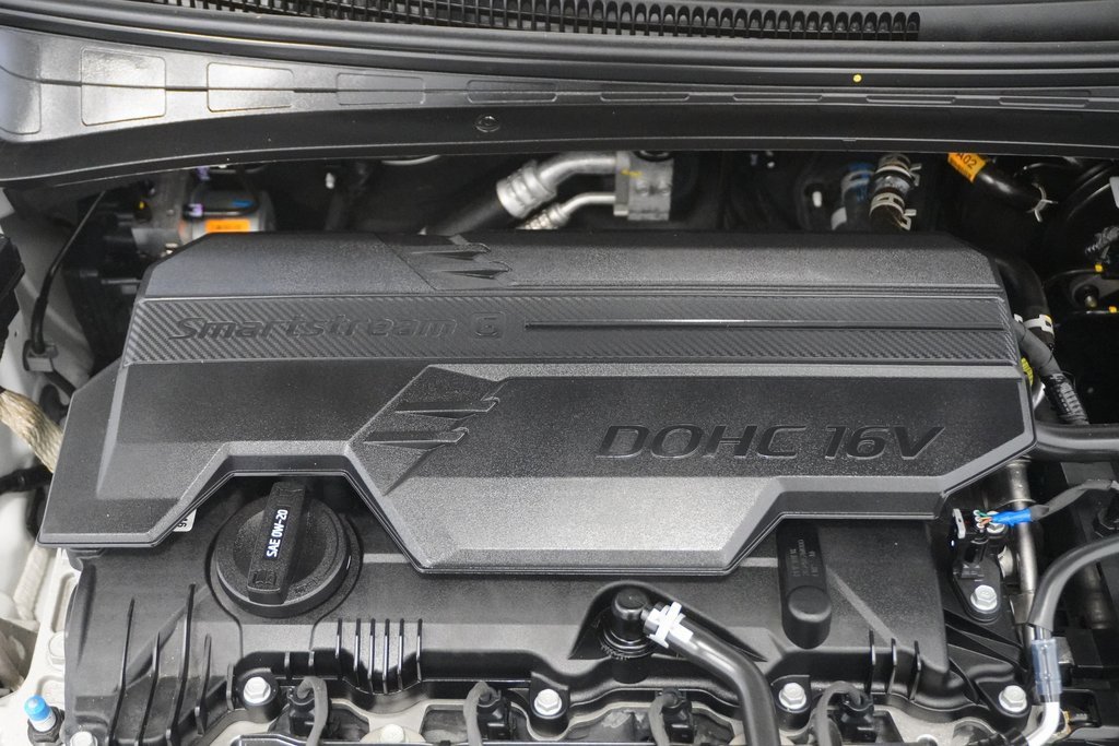 Used 2025 Hyundai Elantra SEL w/ Cargo Package image 9