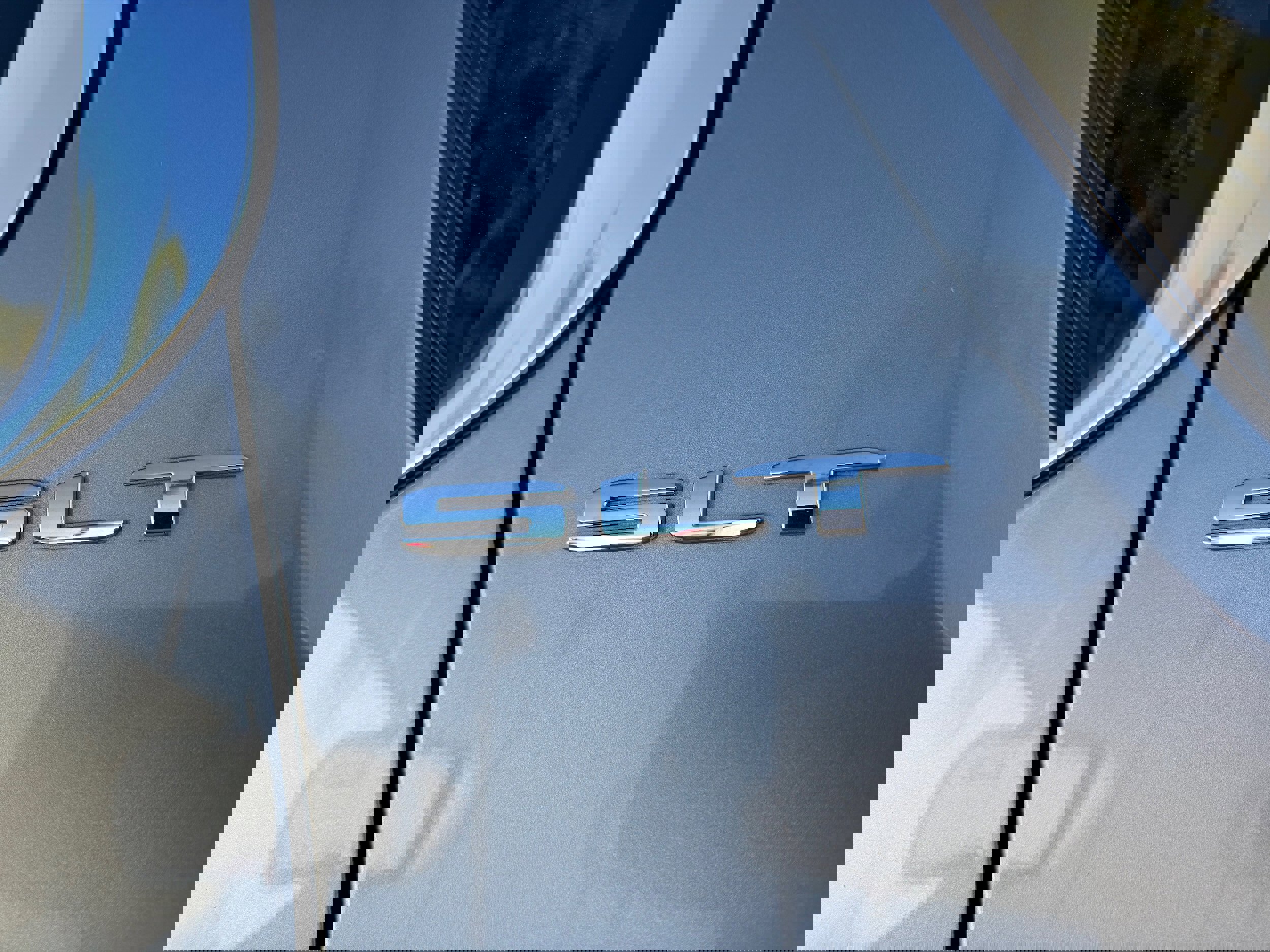 Used 2023 GMC Acadia SLT image 40