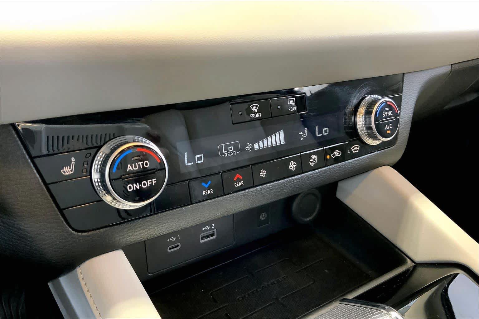 Used 2023 Mitsubishi Outlander SEL AWD/4WD image 35