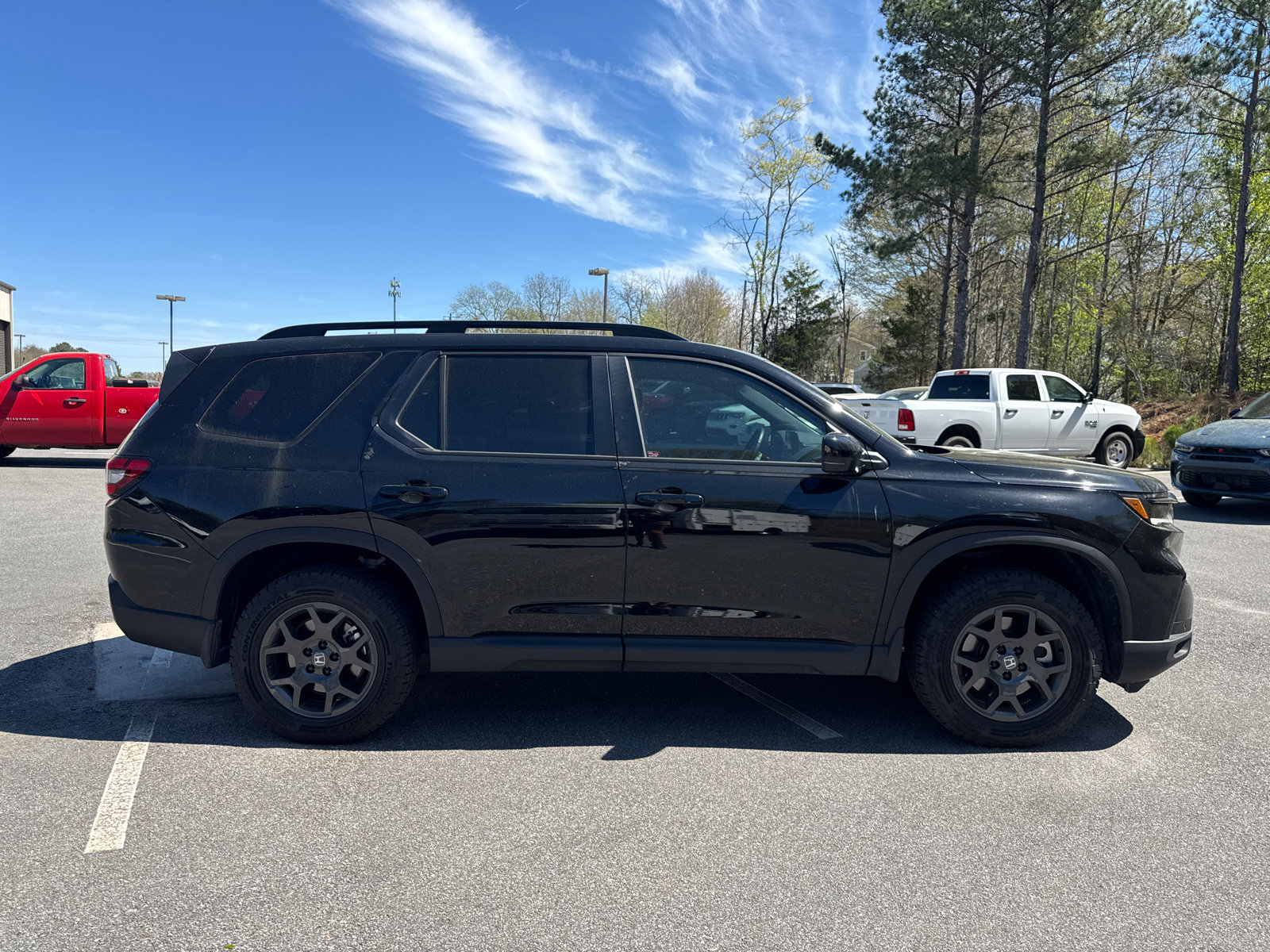 Used 2025 Honda Pilot TrailSport image 4
