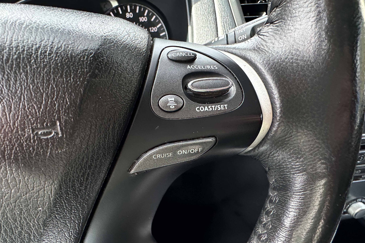 Used 2020 Nissan Pathfinder SL image 22