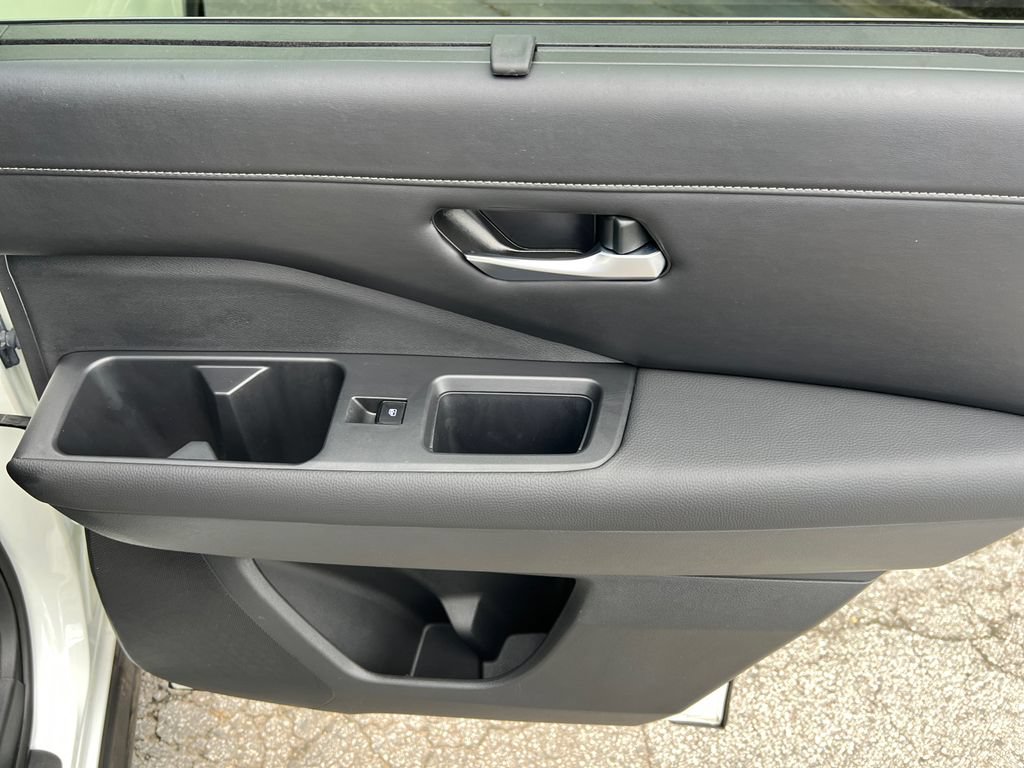 Used 2024 Nissan Pathfinder SL FWD image 17