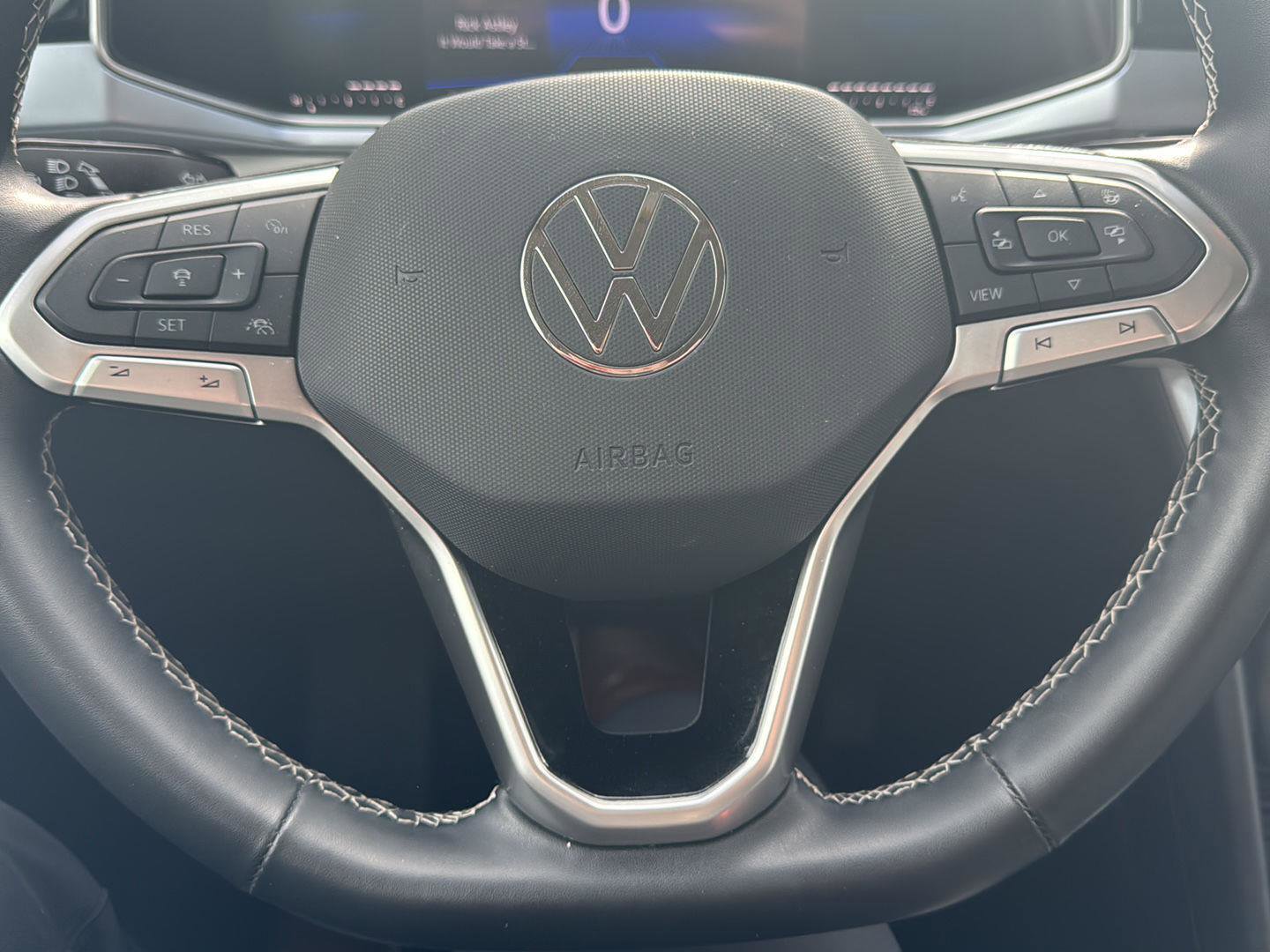 Used 2025 Volkswagen Taos SE AWD/4WD image 14