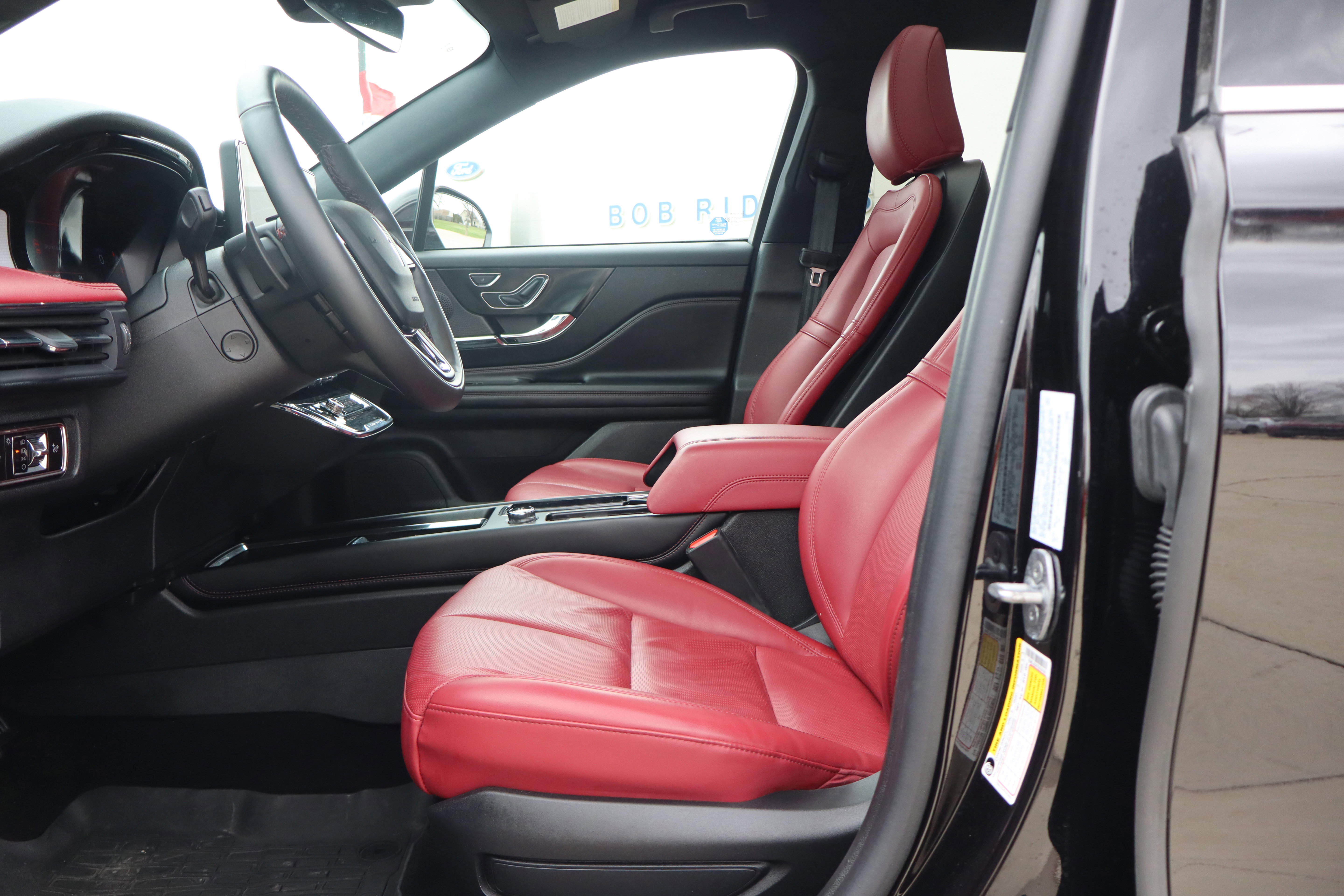 Used 2025 Lincoln Corsair Reserve image 9