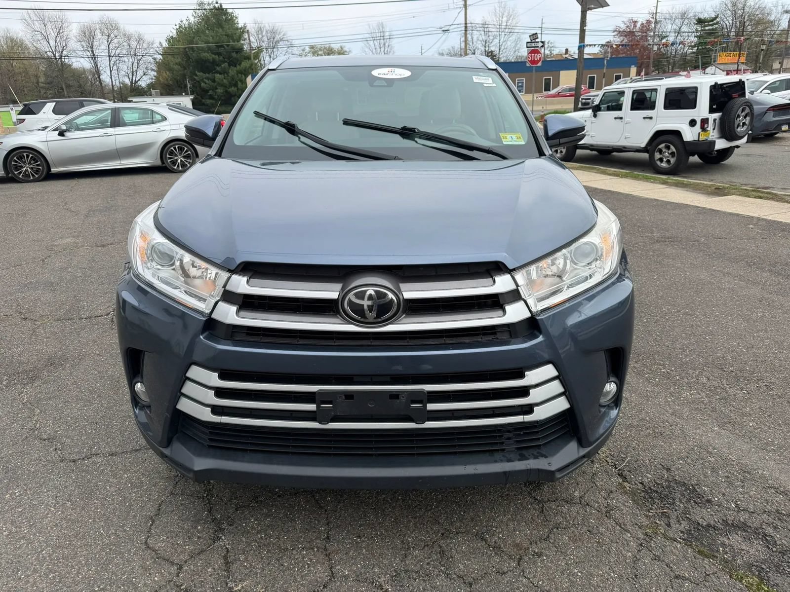 Used 2019 Toyota Highlander XLE AWD/4WD image 2