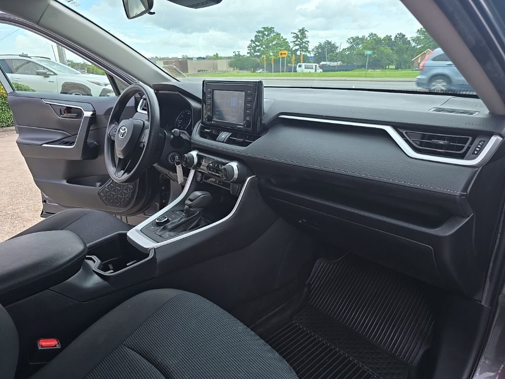 Used 2022 Toyota RAV4 LE AWD/4WD image 34