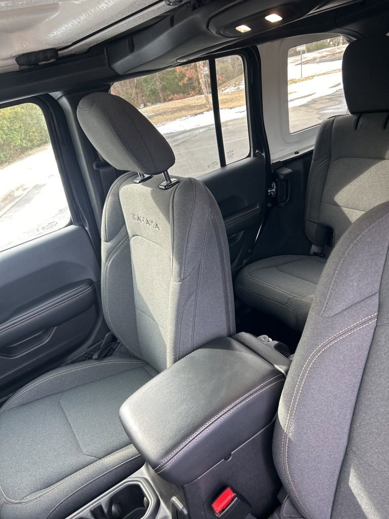 Used 2024 Jeep Wrangler Sahara image 19