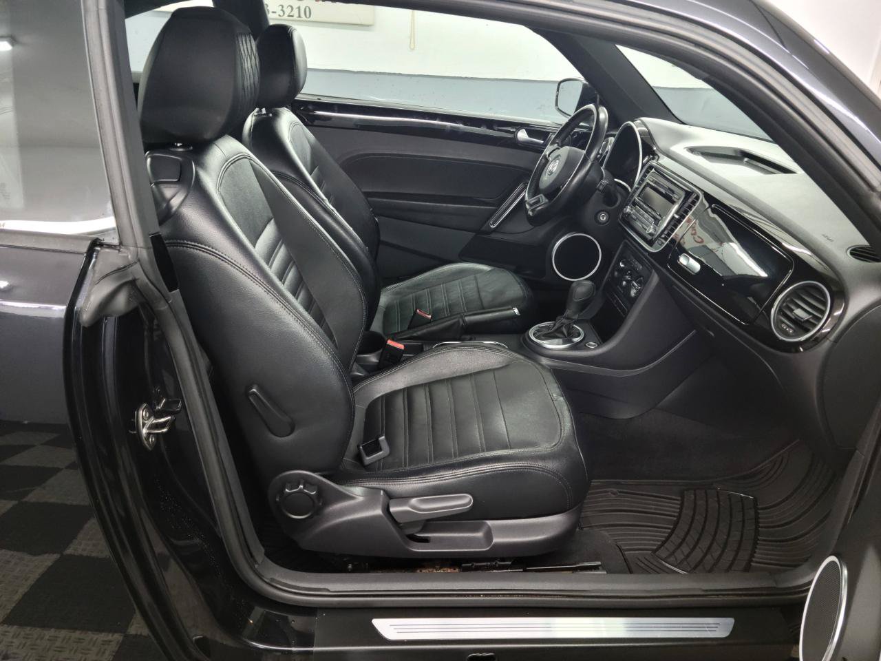 Used 2012 Volkswagen Beetle 2.0T FWD image 14