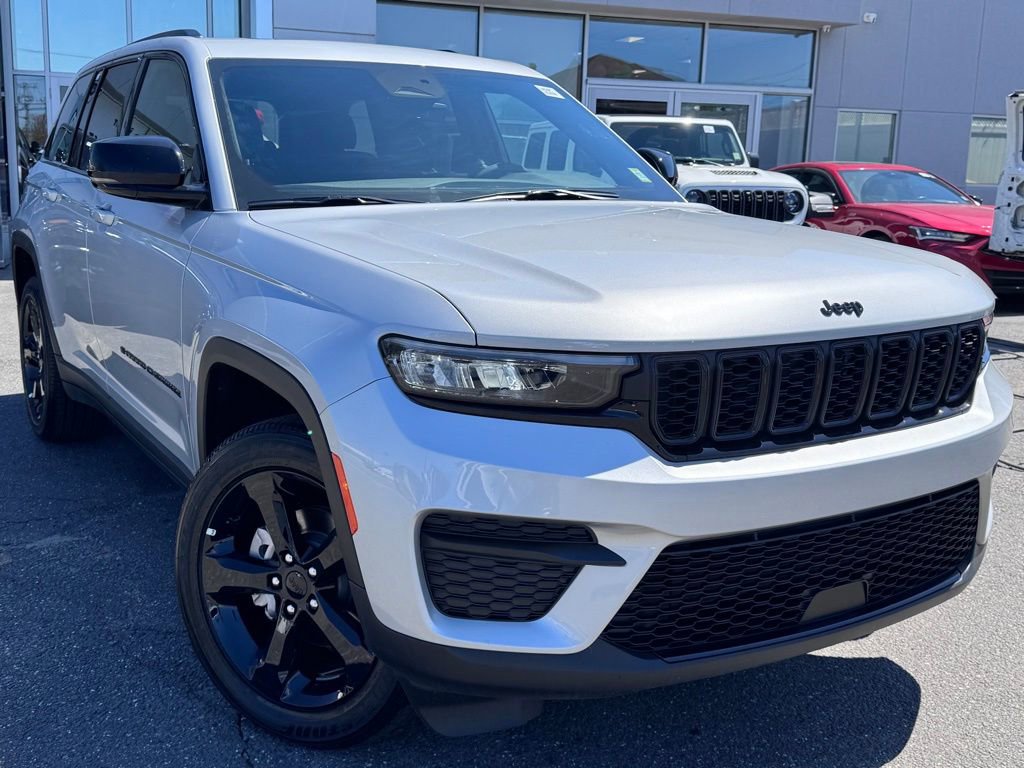New 2025 Jeep Grand Cherokee Altitude AWD/4WD image 1
