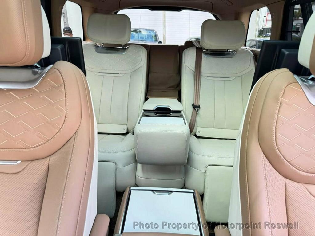 Used 2025 Land Rover Range Rover SV AWD/4WD image 22