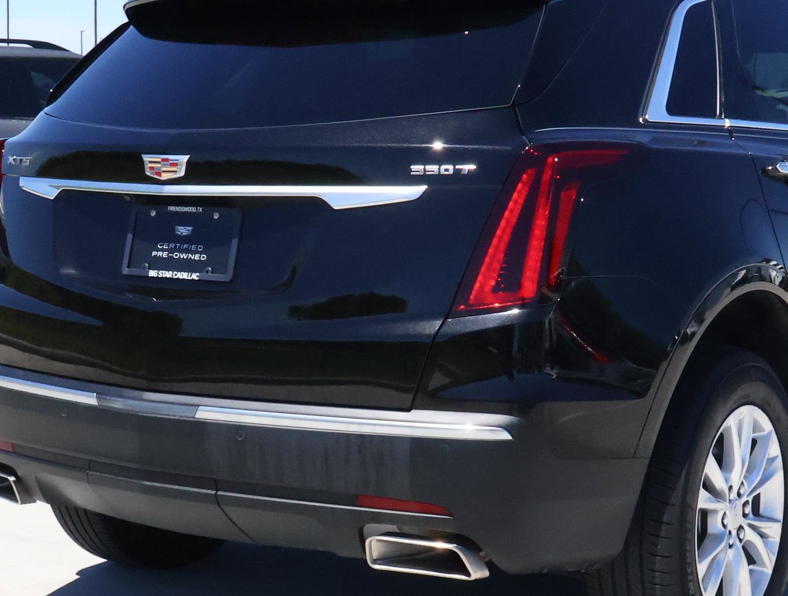 Certified 2025 Cadillac XT5 Luxury w/ LPO, Floor Liner Package FWD image 11