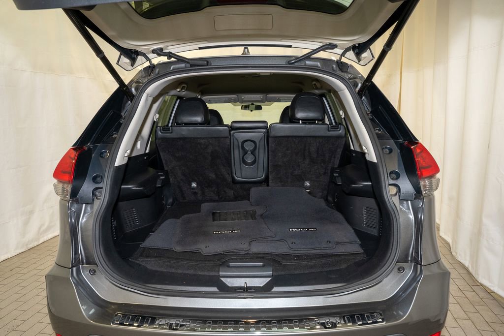 Used 2017 Nissan Rogue SV w/ SV Premium Package image 6