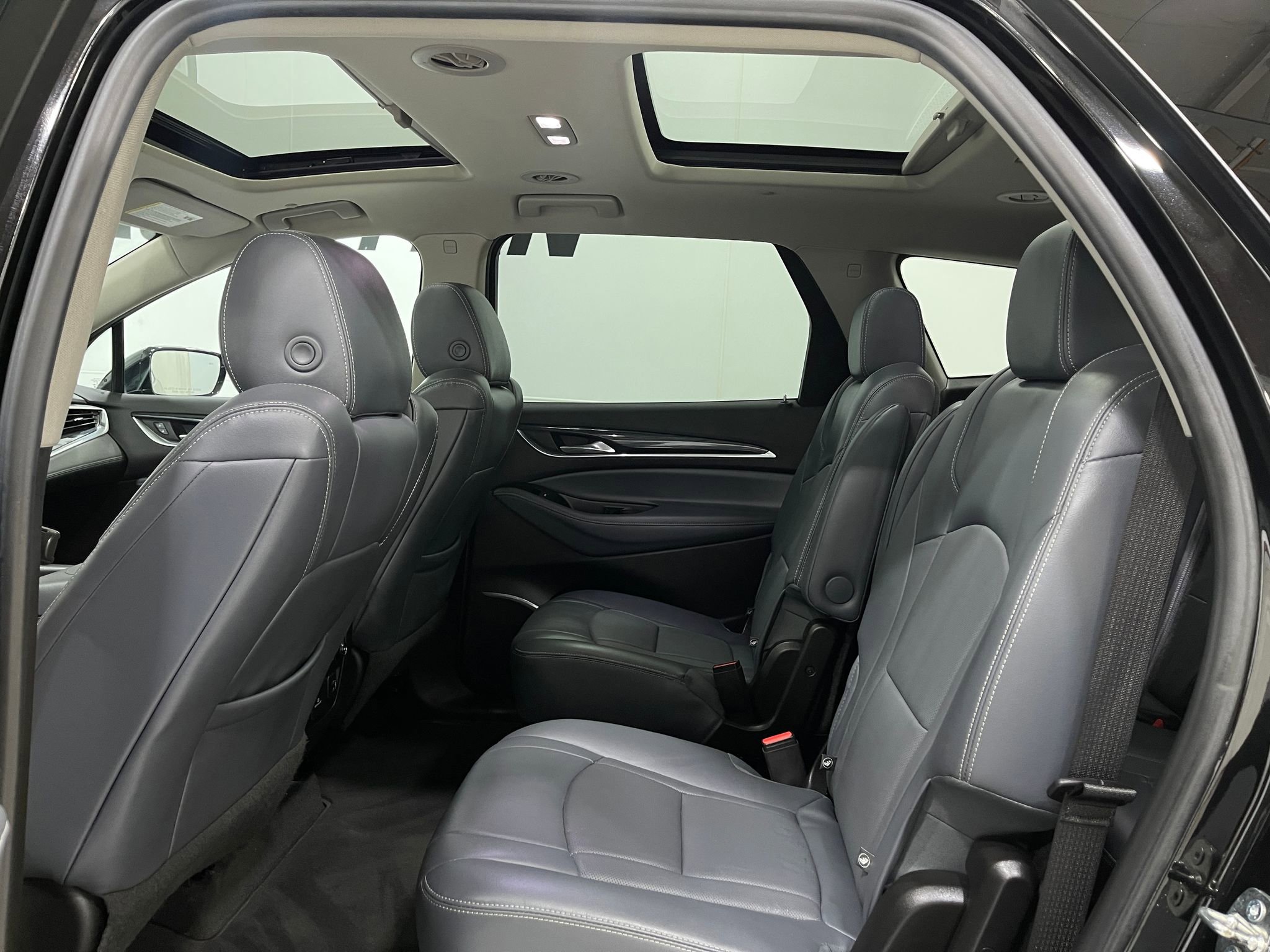 Used 2019 Buick Enclave Premium w/ Experience Buick Package FWD image 32