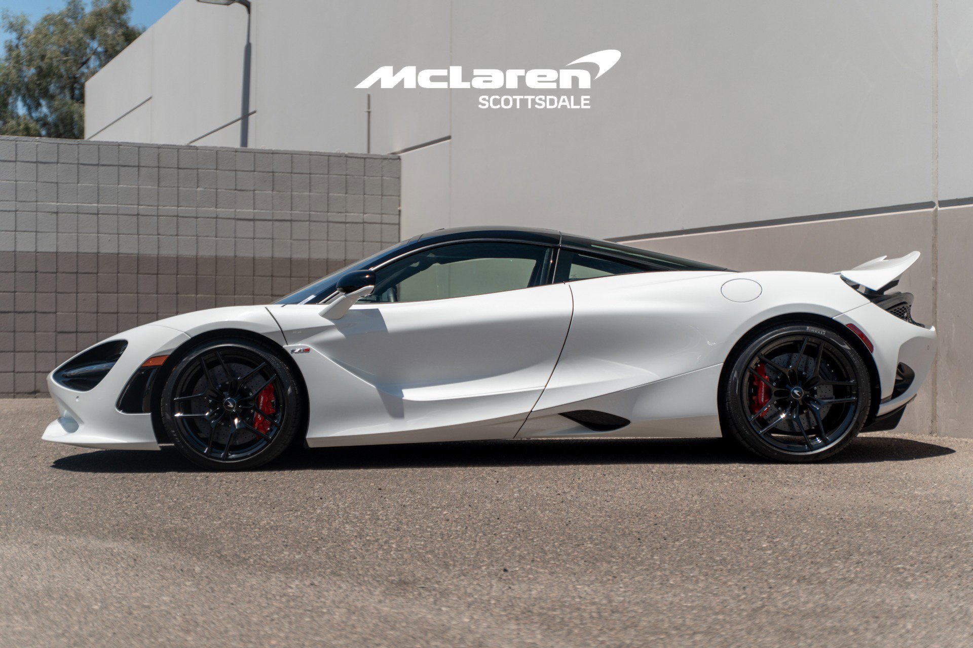 Used 2024 McLaren 750S RWD image 4