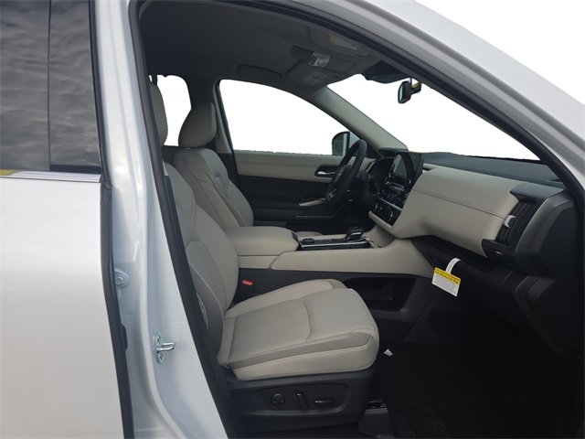 New 2025 Nissan Pathfinder SL w/ Cargo Package image 15