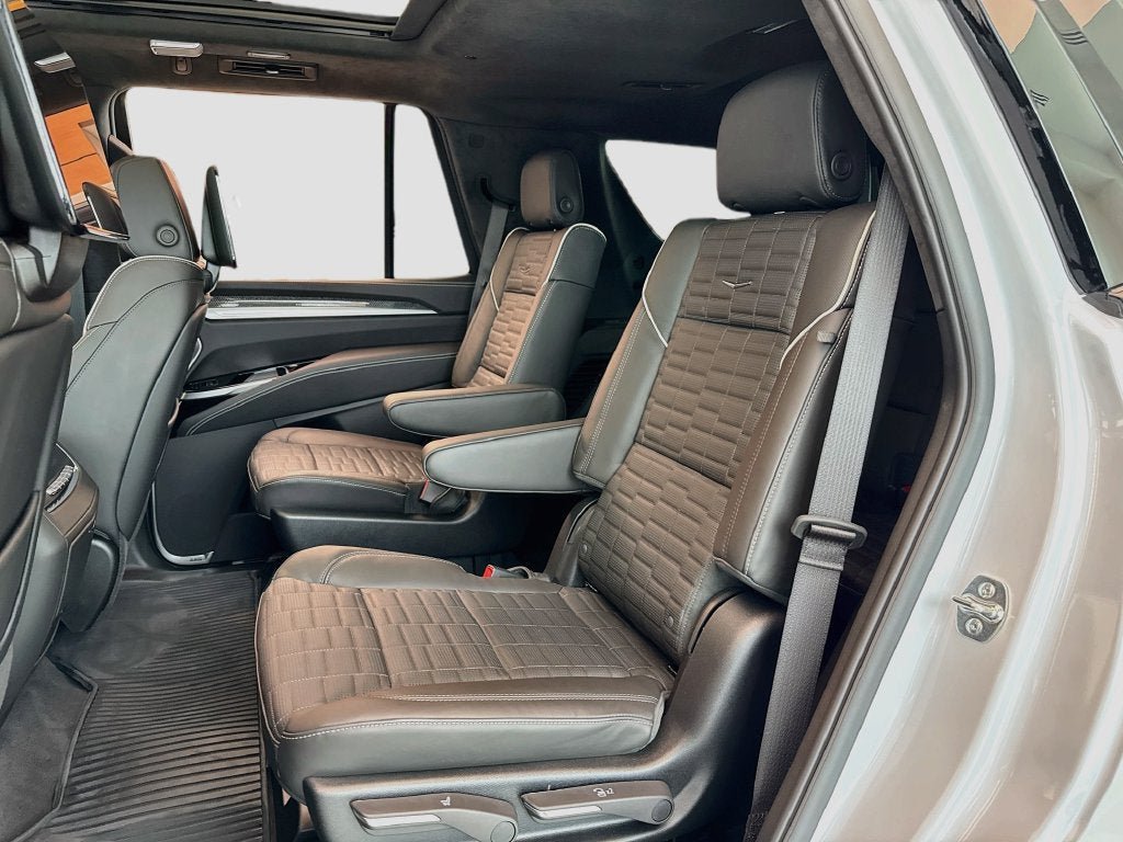 New 2026 Cadillac Escalade V w/ LPO, ONYX Package AWD/4WD image 13
